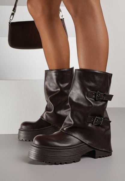 Ciemnobrązowe Botki Biker VICES z Cholewką Imitującą Nogawkę z Klamrami Reiladia. Brązowe botki damskie Born2be, z jeansu, bez obcasa, na płaskiej podeszwie, bez zapięcia. Za 169.99 zł.