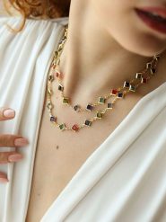 L'Atelier de Gaia Pozłacany naszyjnik z kryształami - dł. 45 cm rozmiar: onesize. Żółte naszyjniki damskie L'Atelier de Gaia, z kryształem, pozłacane. Za 52.99 zł.