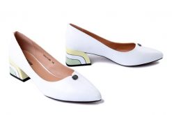 ARTIKER RELAKS 54C1138 biały, czółenka damskie. Białe czółenka damskie Artiker Relaks, bez wzorów, ze skóry, bez obcasa, na obcasie. Za 249.90 zł.