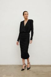 Długa sukienka z marszczeniami w kolorze BLACK - MANNER-M. Czarne sukienki damskie Marsala, bez wzorów, z poliesteru, eleganckie, bez ramiączek. Za 499.90 zł.