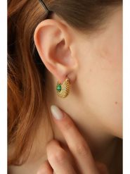 L'Atelier de Gaia Pozłacane kolczyki z malachitami rozmiar: onesize. Zielone kolczyki damskie L'Atelier de Gaia, z malachitem, pozłacane. Za 91.34 zł.