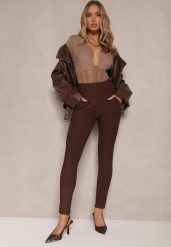 Brązowe Spodnie o Fasonie Skinny z Gumką w Pasie i Kieszeniami Rizeena. Brązowe rurki damskie Renee, bez wzorów, z jeansu. Za 44.99 zł.