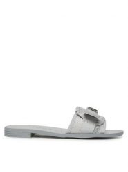 Guess Klapki FLJELYLEL19 Srebrny. Szare klapki damskie Guess, z aplikacjami, ze skóry, bez obcasa, bez zapięcia. Za 259.99 zł.