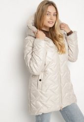Beżowa Pikowana Kurtka z Kapturem i Futrzaną Wyściółką Navea. Brązowe kurtki damskie Born2be, plus size, bez wzorów, z dzianiny, z kapturem. Za 179.99 zł.