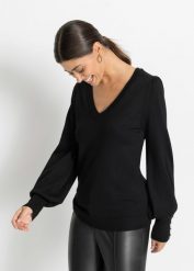 Sweter z dzianiny o gładkim splocie drobnych oczek. Czerwone swetry klasyczne damskie bonprix, z dzianiny, bez kołnierzyka. Za 99.99 zł.