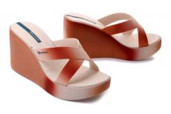 IPANEMA Colore Fem 83423 beige/brown, klapki damskie. Brązowe klapki damskie Ipanema, bez wzorów, bez obcasa, bez zapięcia. Za 109.95 zł.