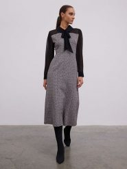 BGN Sukienka w kolorze czarno-szarym rozmiar: 40. Czarne sukienki damskie BGN, bez wzorów, bez ramiączek. Za 171.28 zł.