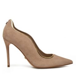 Szpilki Guess. Brązowe szpilki damskie Guess, z aplikacjami, bez obcasa, na szpilce, bez zapięcia. Za 629.99 zł.