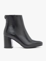 Czarne skórzane botki na słupku. Czarne botki damskie Ryłko, ze skóry, eleganckie, z okrągłym noskiem, bez obcasa, na obcasie, bez zapięcia. Za 499.99 zł.