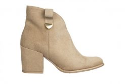 Botki Bayla-159 5033 022-P Beż Welur 159188, Skóra naturalna - 41. Brązowe botki damskie Bayla, z gumy, eleganckie, bez obcasa, bez zapięcia. W wyprzedaży za 332.10 zł.