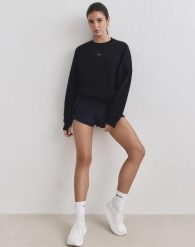 Damska bluza biegowa oddychająca, odprowadzająca wilgoć Le Run czarna. Czarne bluzy damskie Aim'n, l, bez wzorów, z bawełny, bez kaptura. Za 387.00 zł.