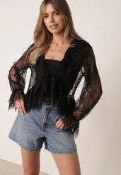 Czarna Bawełniana Bluzka z Transparentnej Koronki z Falbankami w Stylu Boho Palamna. Czarne bluzki damskie Born2be, m, bez wzorów, z bawełny, boho, bez kołnierzyka, bez ramiączek. Za 149.99 zł.