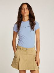 TOMMY JEANS Koszulka w kolorze błękitnym rozmiar: XL. Niebieskie bluzki damskie Tommy Jeans, xl, bez wzorów, z bawełny, bez kołnierzyka, bez ramiączek. Za 136.13 zł.