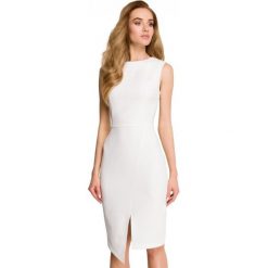 Elegancka sukienka ołówkowa midi dopasowana bez rękawów różowa. Czerwone sukienki damskie Sukienki.shop, bez wzorów, biznesowe, bez ramiączek. Za 149.00 zł.