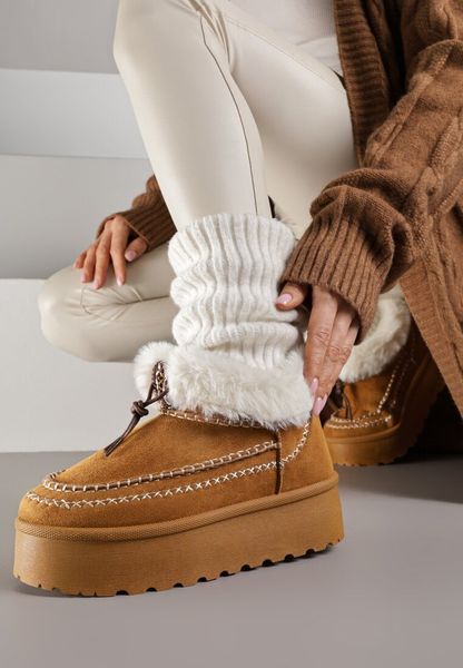 Brązowe Śniegowce na Platformie Ozdobione Futerkiem i Przeszyciami Linerva. Brązowe śniegowce damskie Renee, z jeansu. Za 109.99 zł.