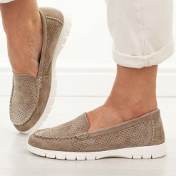 Beżowe ażurowe skórzane mokasyny damskie Vinceza 95360. Brązowe mokasyny damskie VINCEZA, na lato, z jeansu, z okrągłym noskiem, bez obcasa. Za 199.00 zł.