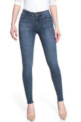 WRANGLER SUPER SKINNY SUMMER NIGHT W29JVK12X 112128568. Niebieskie rurki damskie Wrangler, bez wzorów, z jeansu. Za 199.99 zł.
