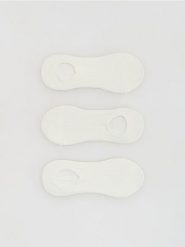 Skarpetki stopki 3 pack - złamana biel. Skarpetki damskie Reserved, bez wzorów. Za 39.99 zł.