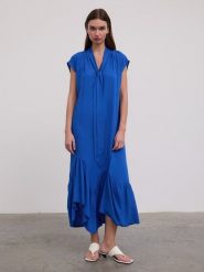 BGN Sukienka w kolorze niebieskim rozmiar: 36. Niebieskie sukienki damskie BGN, bez wzorów, z wiskozy, bez ramiączek. Za 65.54 zł.