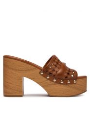 Guess Klapki FLJ2LL LEA04 Brązowy. Brązowe klapki damskie Guess, z aplikacjami, ze skóry, bez obcasa, bez zapięcia. Za 639.99 zł.