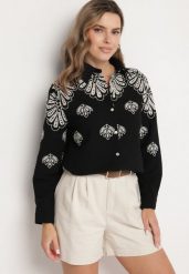 Czarna Bawełniana Koszula Zdobiona Ażurowym Haftem Nevriona. Czarne koszule damskie Born2be, uniwersalny, z aplikacjami, z bawełny, eleganckie, bez kołnierzyka, bez ramiączek. Za 74.99 zł.