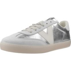 Buty VICTORIA BERLIN METAL Srebrny. Szare obuwie trekkingowe damskie Victoria, ze skóry, bez zapięcia. Za 315.99 zł.