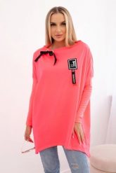 Bluza oversize z asymetrycznymi bokami różowy neon. Czerwone bluzy damskie KESI, l, bez wzorów, z bawełny, bez kaptura. Za 209.11 zł.