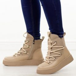 Beżowe skórzane botki damskie Cambell 52330. Brązowe botki damskie Cambell, na jesień, z jeansu, eleganckie, z okrągłym noskiem, bez obcasa, na płaskiej podeszwie, bez zapięcia. Za 299.00 zł.