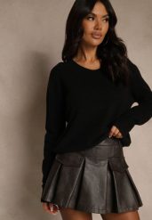 Czarny Sweter z Wełną i Wiskozą z Trójkątnym Dekoltem Kaitte. Czarne swetry klasyczne damskie Renee, z jeansu, bez kołnierzyka. Za 109.99 zł.
