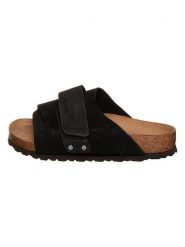 Birkenstock Skórzane klapki "Kyoto" w kolorze ciemnobrązowym rozmiar: 44. Czarne klapki damskie Birkenstock, bez wzorów, ze skóry, bez obcasa, bez zapięcia. Za 439.24 zł.