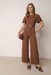 Brązowy Kombinezon VICES z Paskiem i Geometryczną Klamrą Elinassa. Brązowe sukienki damskie Born2be, bez wzorów, biznesowe, bez ramiączek. Za 179.99 zł.