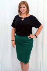 Spódnica prosta elegancka MELA butelkowa zieleń. Zielone spódnice damskie KARKO, na co dzień, plus size, bez wzorów, z elastanu, eleganckie. Za 69.50 zł.
