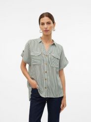 Vero Moda Bluzka w kolorze zielonym rozmiar: S. Zielone bluzki damskie Vero Moda, s, bez wzorów, z wiskozy, klasyczne, bez kołnierzyka, bez ramiączek. Za 79.03 zł.