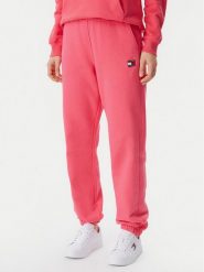 Tommy Jeans Spodnie dresowe Badge DW0DW20679 Różowy Regular Fit. Czerwone spodnie dresowe damskie Tommy Jeans, l, bez wzorów, z bawełny. Za 219.99 zł.