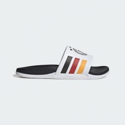 Klapki adilette komfort 2.0 Niemcy. Białe klapki damskie Adidas, bez wzorów, bez obcasa, bez zapięcia. Za 219.00 zł.