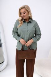 Klasyczna elegancka koszula Violet w miętowym kolorze PLUS SIZE XXL. Zielone koszule damskie Nasi partnerzy, plus size, bez wzorów, z bawełny, biznesowe, bez kołnierzyka, plus size, bez ramiączek. Za 199.90 zł.