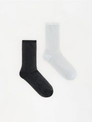Skarpetki z metalizowaną nicią 2 pack - czarny. Czarne skarpetki damskie Reserved, bez wzorów. Za 29.99 zł.