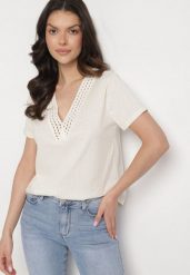 Beżowy T-shirt z Bawełny z Wiskozą i Ażurowym Zdobieniem Alivira. Brązowe t-shirty damskie Born2be, m, z aplikacjami, z bawełny, bez kołnierzyka. Za 84.99 zł.