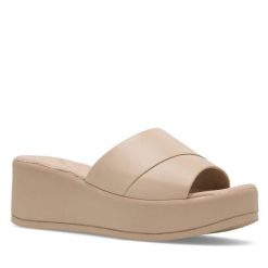 Klapki Lasocki. Brązowe klapki damskie Lasocki, bez wzorów, bez obcasa, bez zapięcia. Za 159.99 zł.