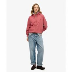 Kurtka dresowa z kapturem zapinana na zamek, damska, z rękawami raglanowymi Supe. Czerwone kurtki damskie Superdry, bez wzorów, z dresówki, z kapturem. Za 326.00 zł.