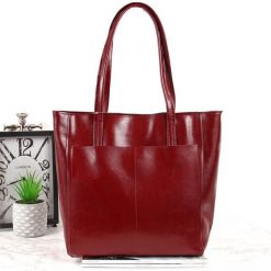 Skórzana torebka DAN-A T379 bordowy. Czerwone torebki klasyczne damskie DAN-A, ze skóry, bez dodatków. Za 399.99 zł.