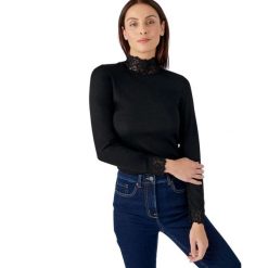 Koszulka damska z długimi rękawami z cienkiego materiału thermolactyl Damart. Czarne koszulki damskie DAMART, bez wzorów, bez kołnierzyka, bez ramiączek. Za 224.00 zł.