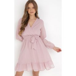 Różowa Sukienka Pronestra. Czerwone sukienki damskie Born2be, bez wzorów, z materiału, eleganckie, bez ramiączek. W wyprzedaży za 93.49 zł.