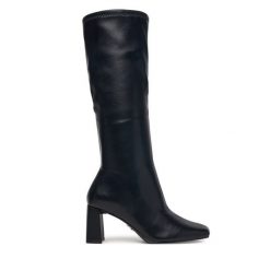 Kozaki Steve Madden. Czarne kozaki damskie Steve Madden, bez obcasa, na płaskiej podeszwie, bez zapięcia. Za 599.99 zł.