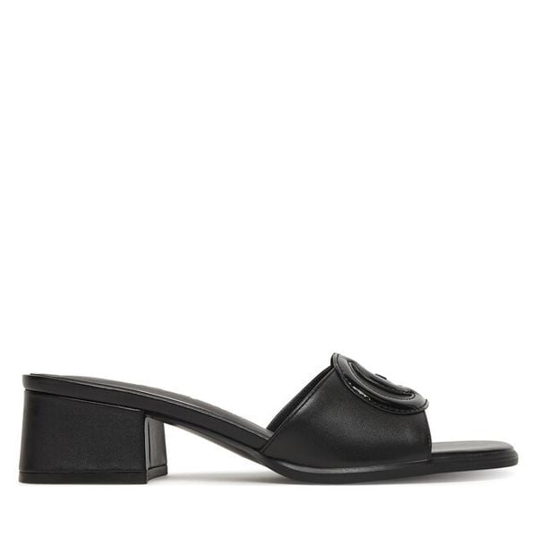Klapki Guess. Czarne klapki damskie Guess, z aplikacjami, bez obcasa, bez zapięcia. Za 449.99 zł.