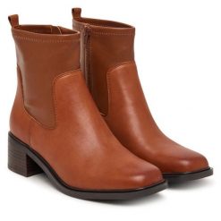 Botki Aldo. Brązowe botki damskie ALDO, bez obcasa, na słupku, bez zapięcia. Za 599.99 zł.
