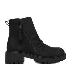 Botki Clara Barson. Czarne botki damskie Clara Barson, bez obcasa, na płaskiej podeszwie, bez zapięcia. Za 169.99 zł.