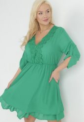Zielona Rozkloszowana Sukienka Mini z Ozdobnym Dekoltem i Gumką w Pasie Braely. Zielone sukienki damskie Born2be, z aplikacjami, z gumy, eleganckie, bez ramiączek. Za 89.99 zł.