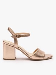 Platynowe sandały na obcasie. Brązowe sandały damskie Ryłko, bez wzorów, ze skóry, z okrągłym noskiem, bez obcasa, na obcasie, bez zapięcia. Za 379.99 zł.