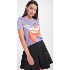 T-shirt EMPORIO ARMANI. T-shirty damskie Emporio Armani, xs, bez wzorów, bez kołnierzyka. W wyprzedaży za 465.57 zł.
